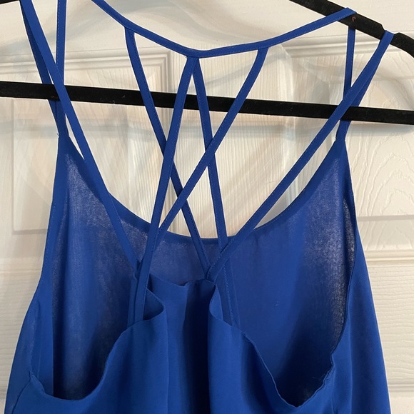 Lightweight double lined crisscross back. - Picture 2 of 2